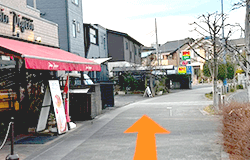 パン屋さんの前を通過